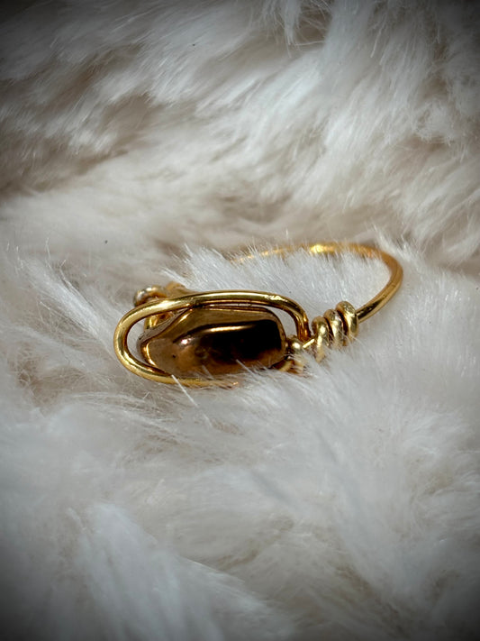 AURORA-COATED HEMATITE: in bronze and gold ring 