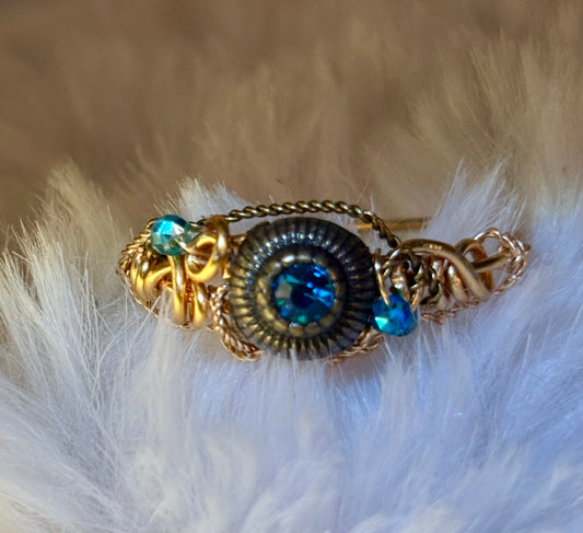 Turquoise rhinestone ring in gold