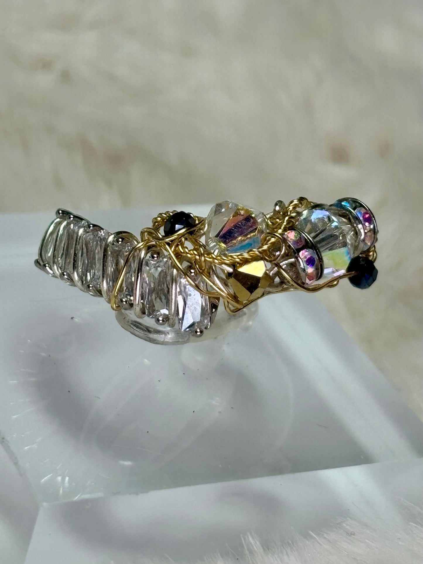 Crystal abstract ring: The Influencer