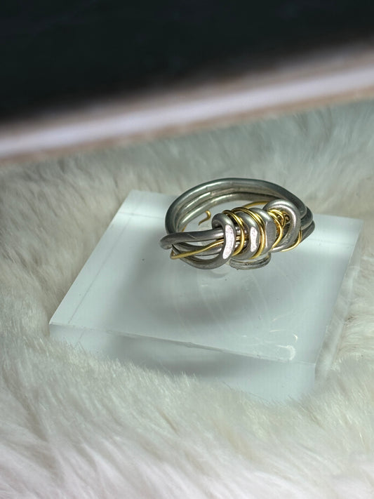 Silver and gold ring: the circle