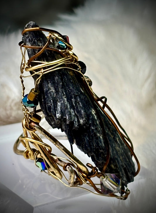 Kyanite ring: thrown of the night realm
