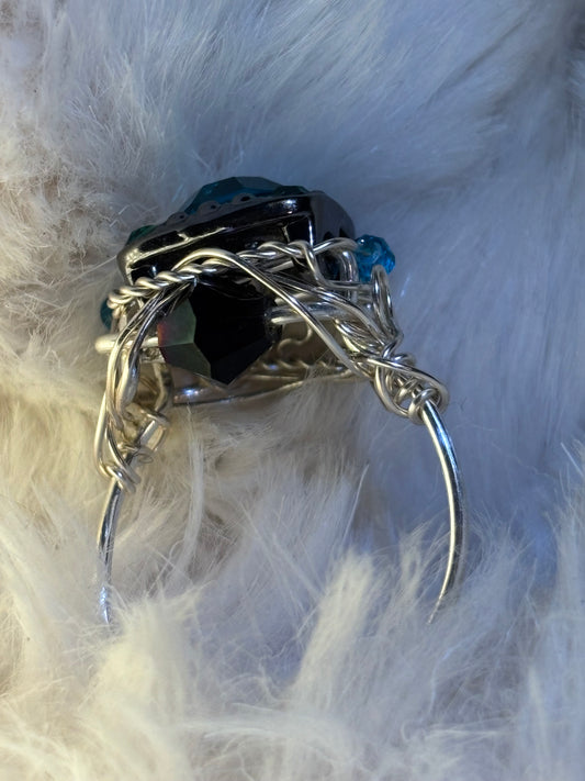 Turquoise green rhinestone ring in silver