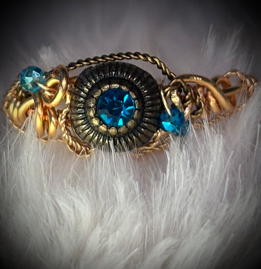 Turquoise rhinestone ring in gold