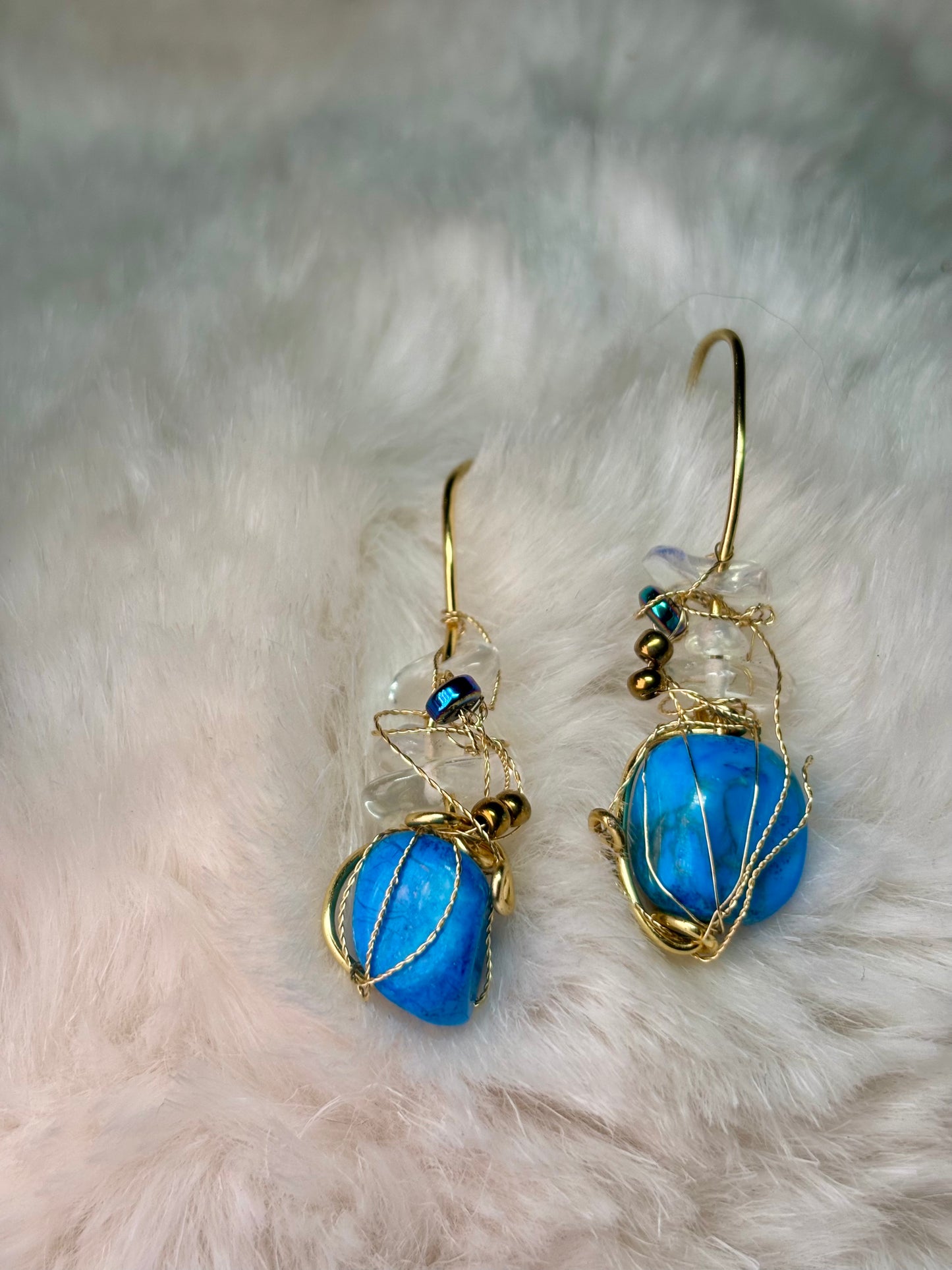 Sky Tide: Howlite Earrings, earring, and pendant set 