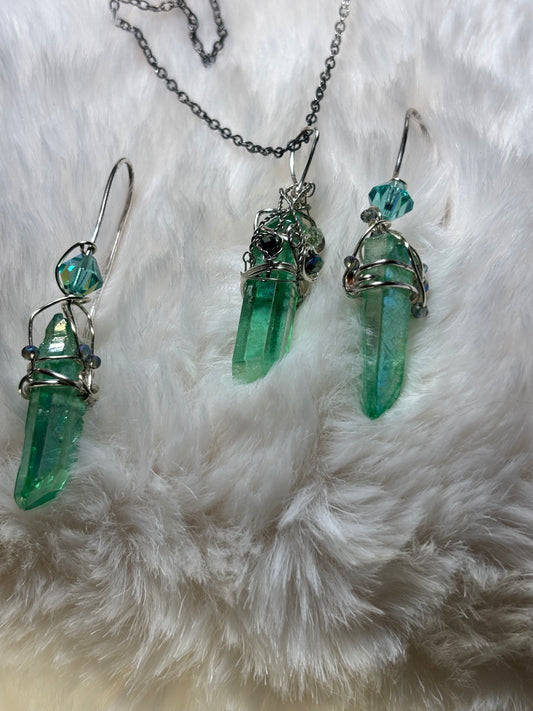 Frozen Water – Emerald Thaw Earrings (set available)