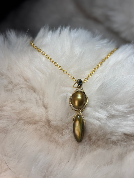 Pearls of the Sea: sea pearl pendant (set available)