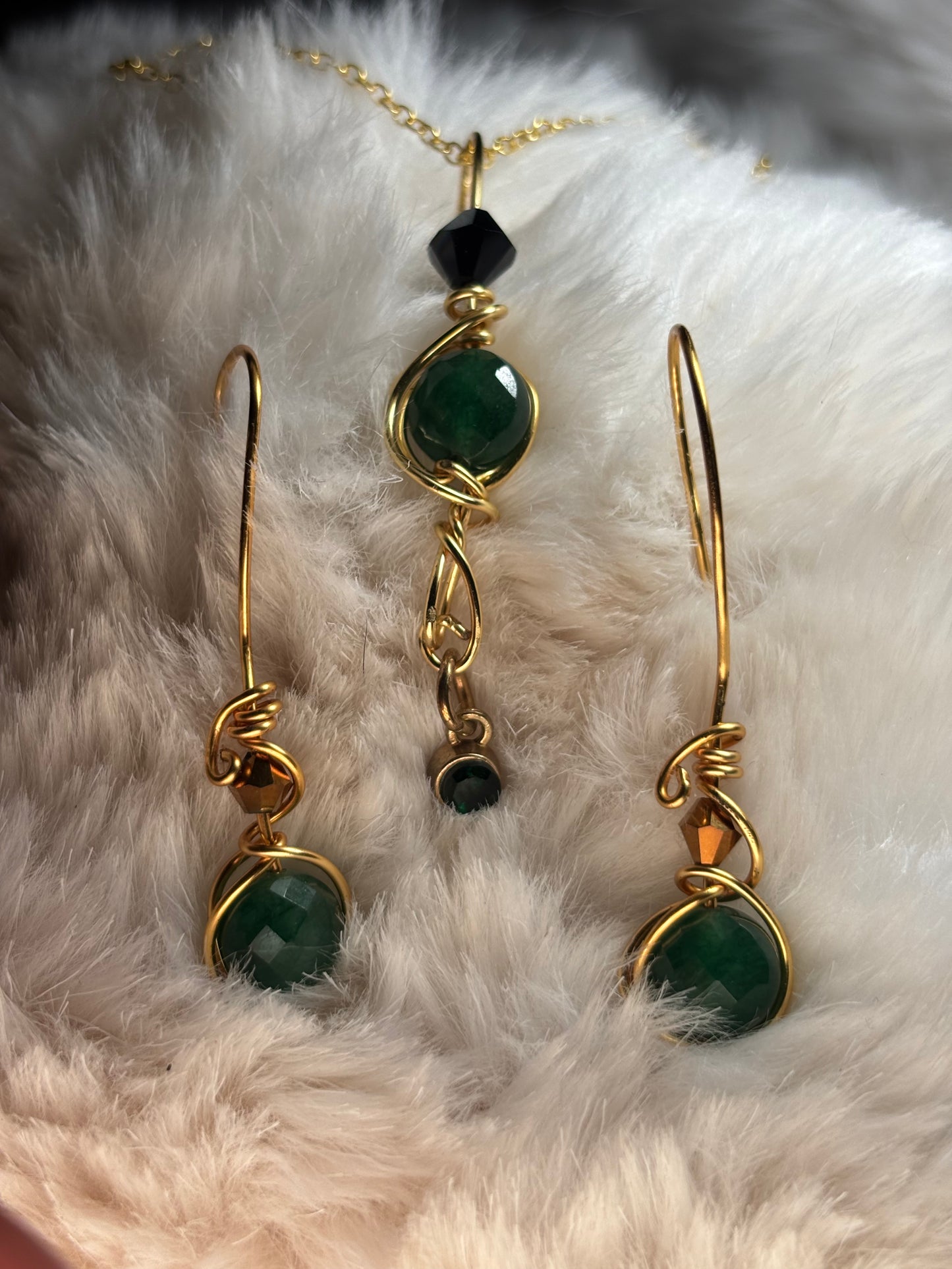 Evergreen Queen: nephrite earrings (set available)