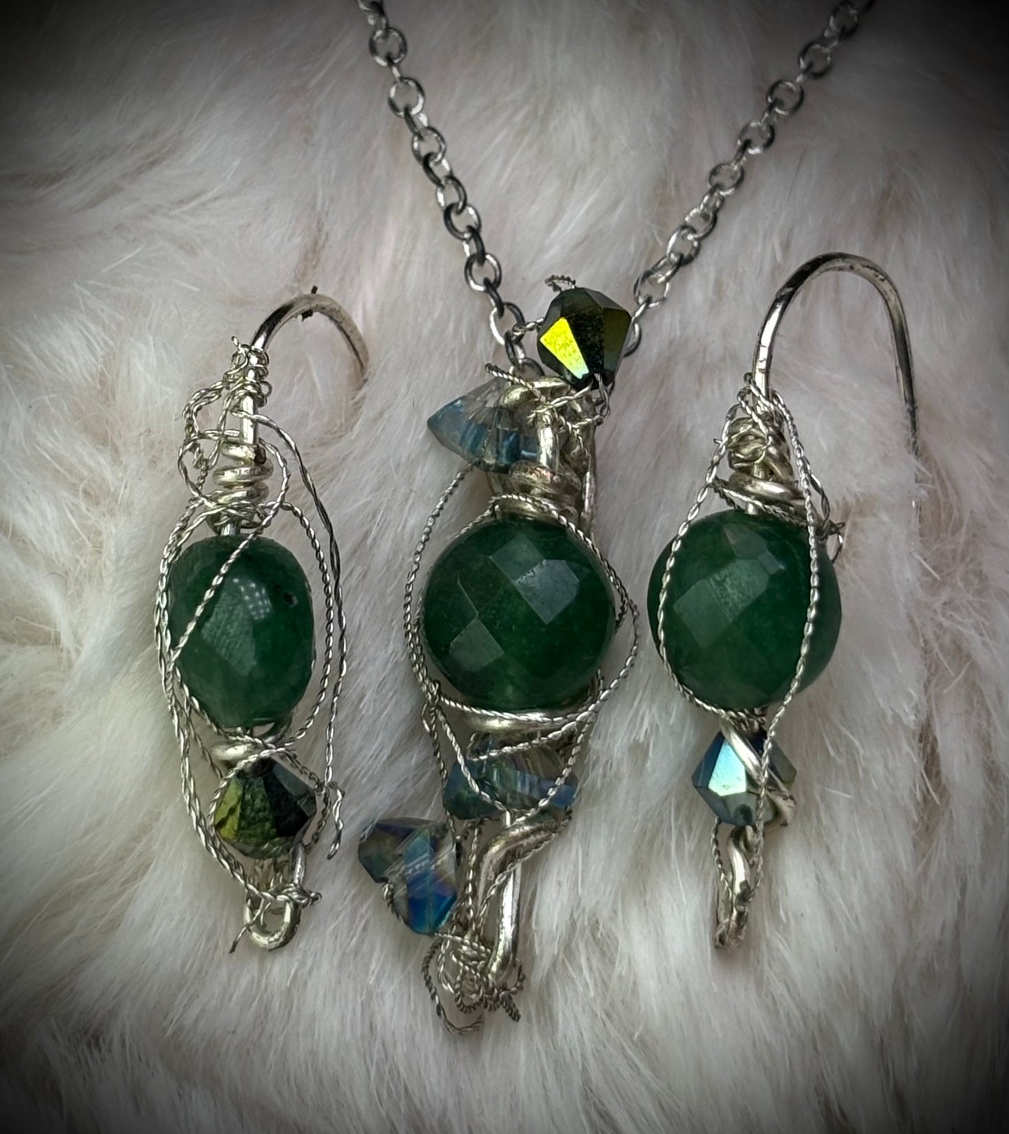 Evergreen guardian: nephrite pendant (set available )￼￼