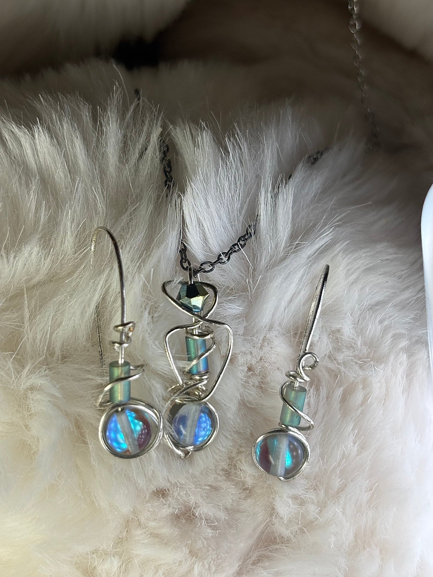 Feline Focus: cat’s Eye earrings      (set available)