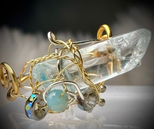 Blue quartz crystal ring a radiated ￼