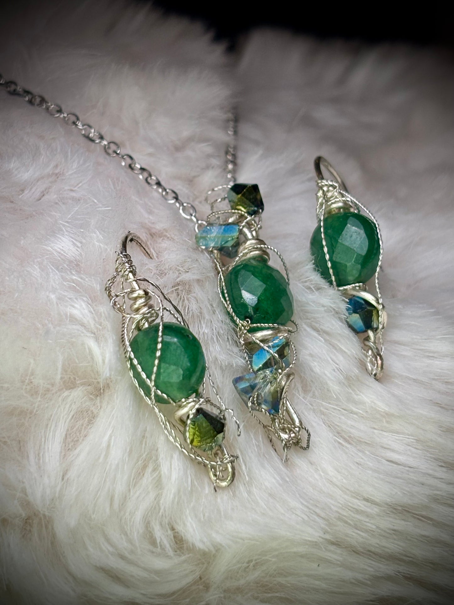 Evergreen guardian: nephrite pendant (set available )￼￼