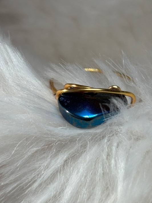 Blue strength: Aurora coated hematite in blue ring