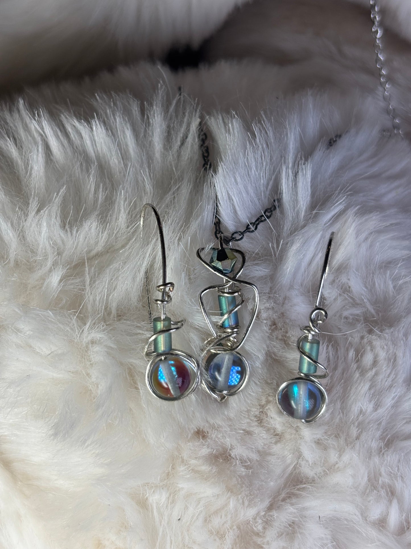 Feline Focus: cat’s Eye earrings      (set available)