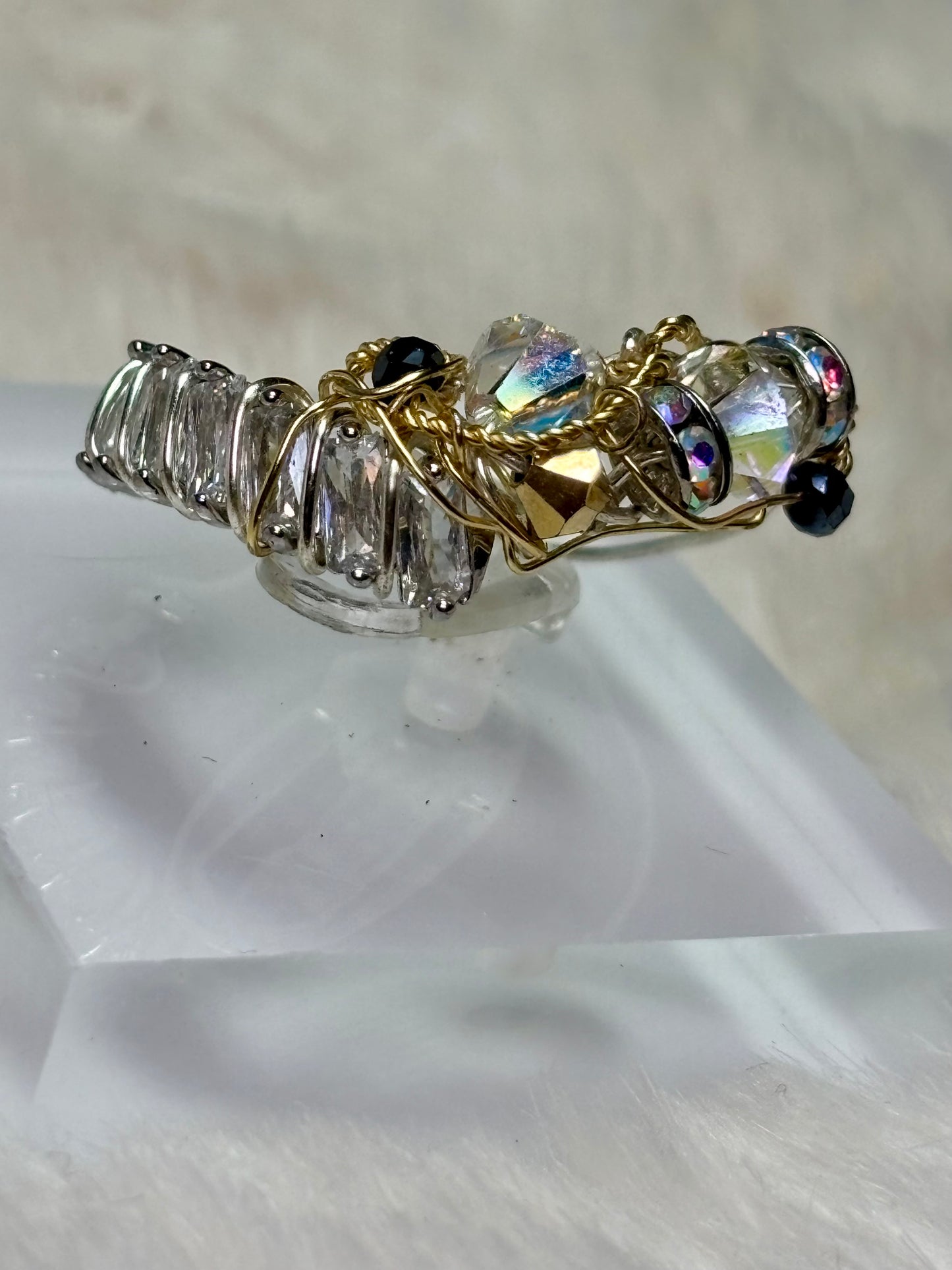 Crystal abstract ring: The Influencer