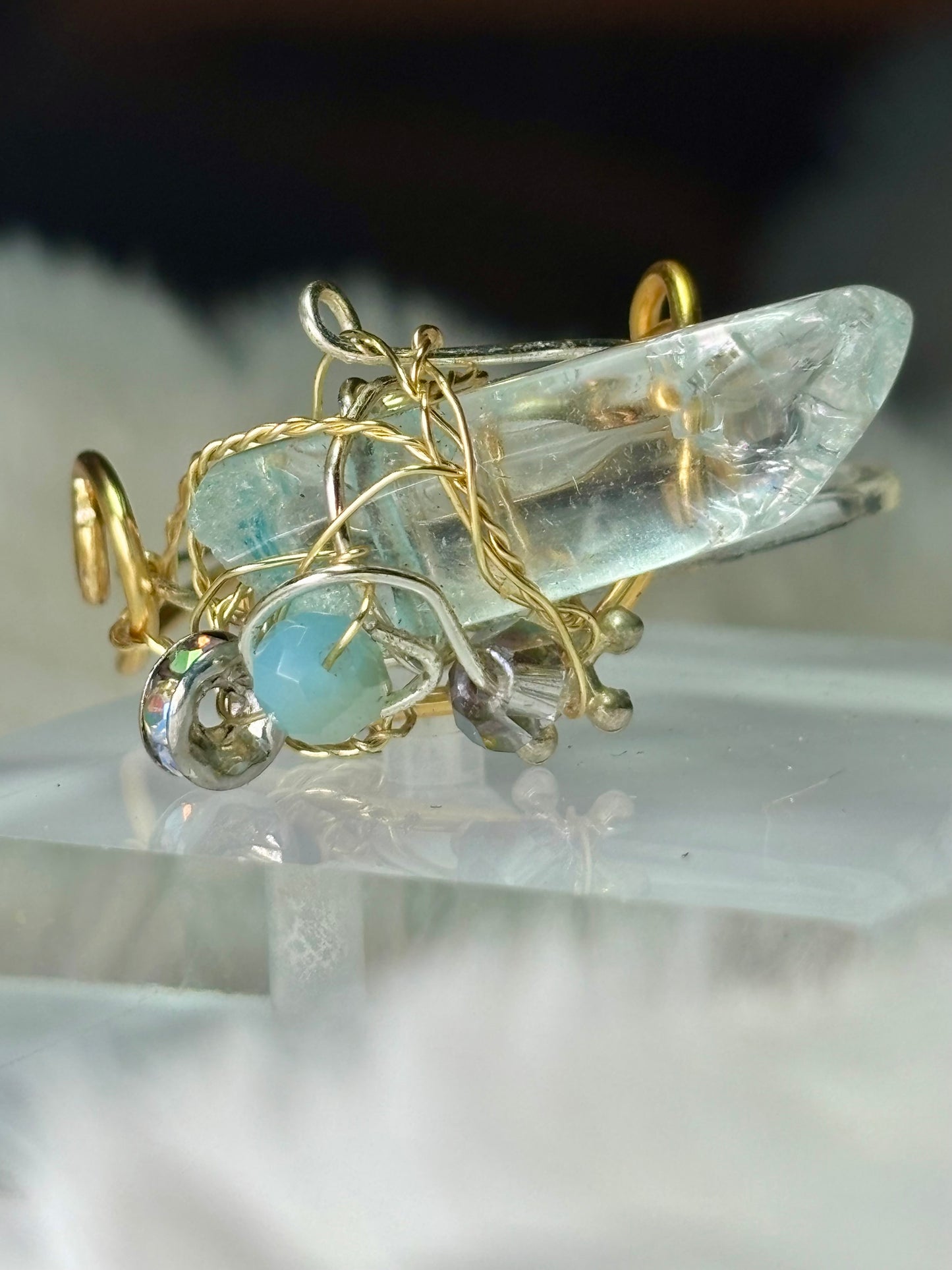 Blue quartz crystal ring a radiated ￼