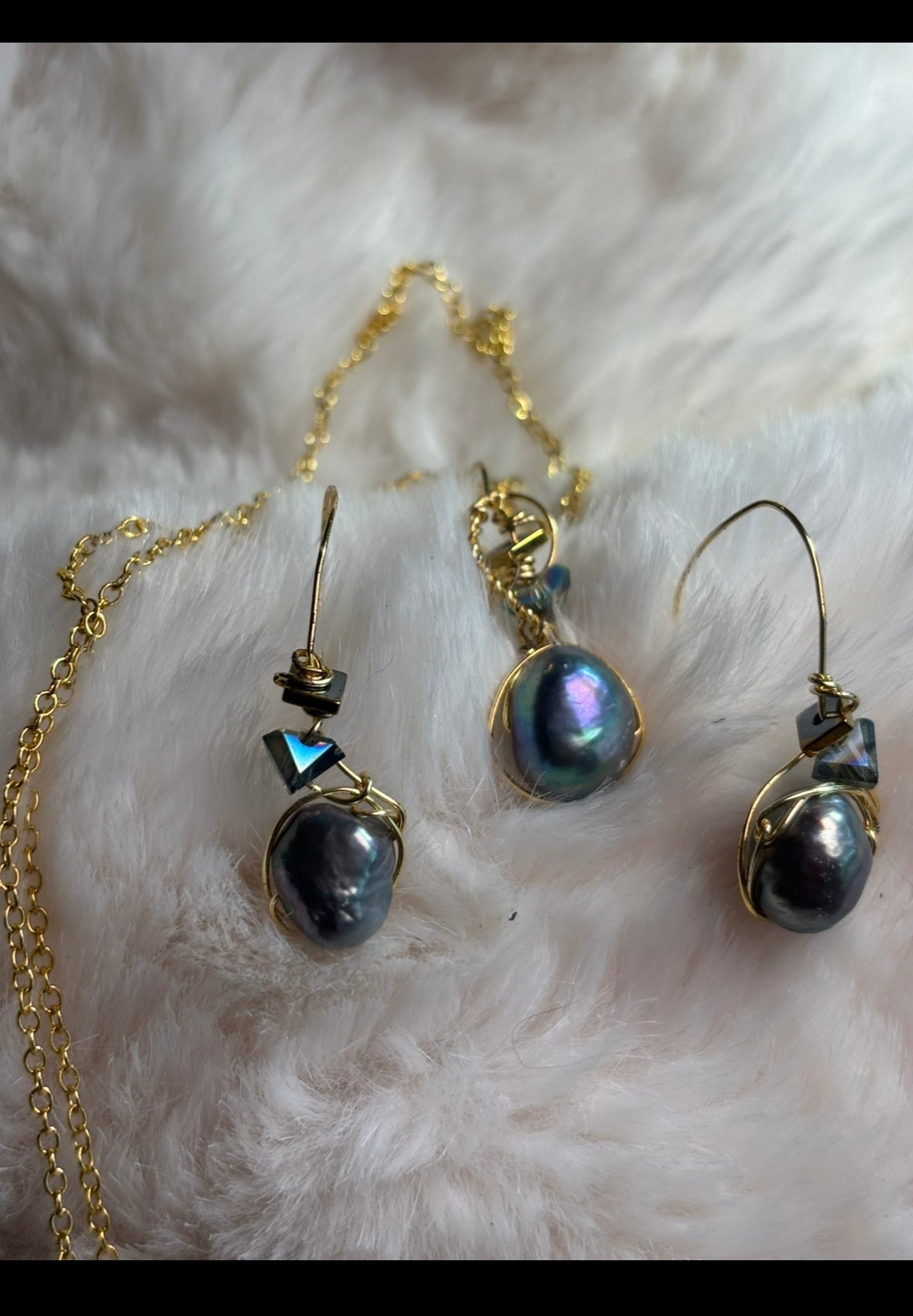 Pearls of the Deep pendant (set available)