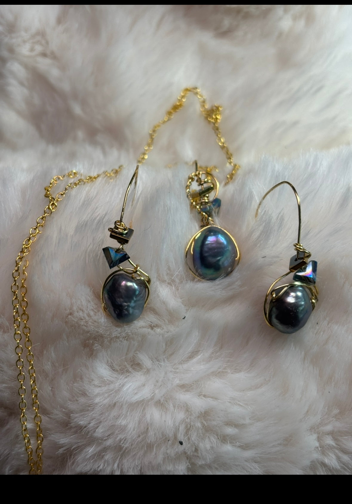 Pearls of the Deep pendant (set available)