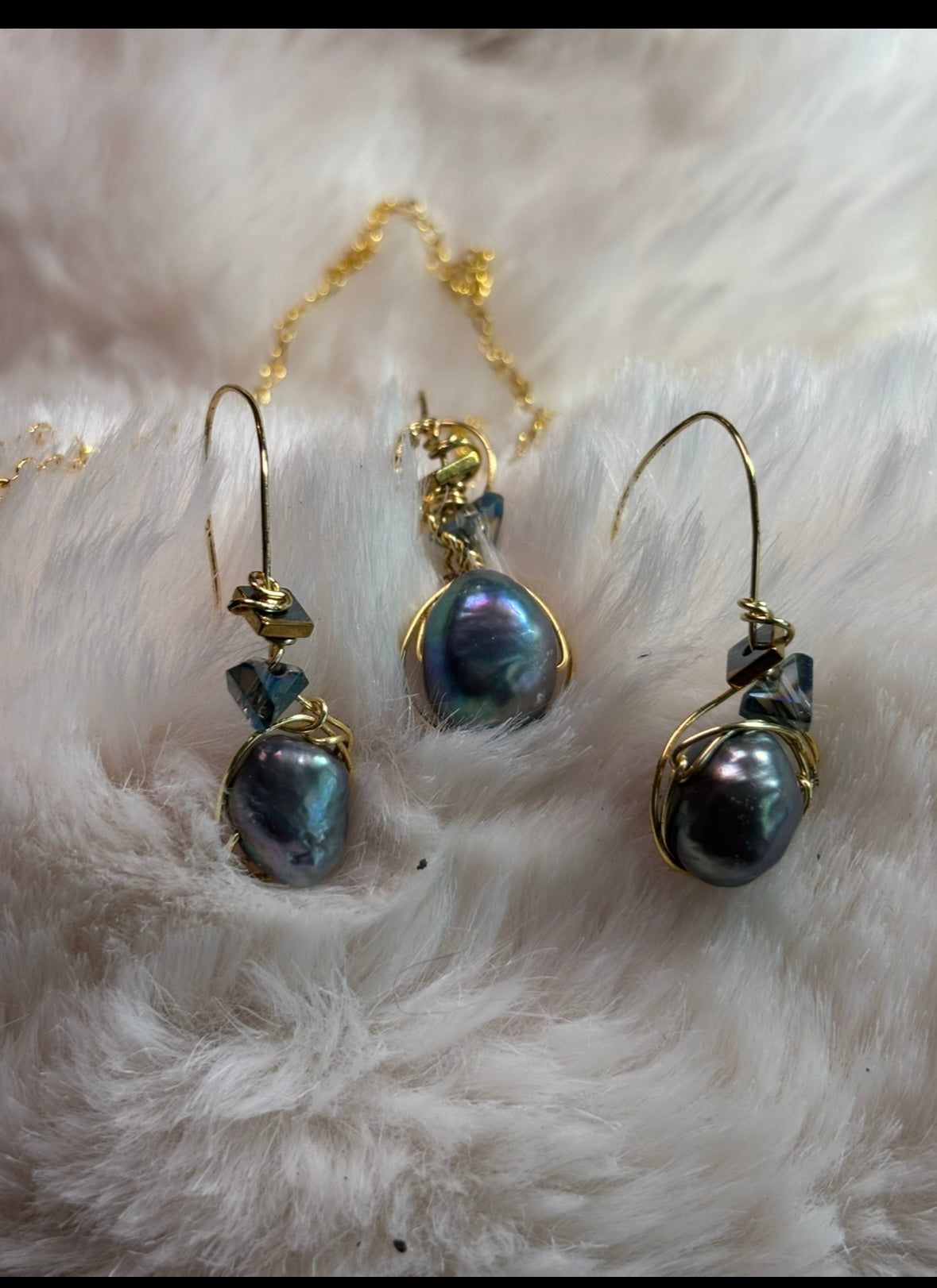 Pearls of the Deep pendant (set available)