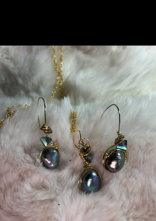 Pearls of the deep earring and pendant set ￼