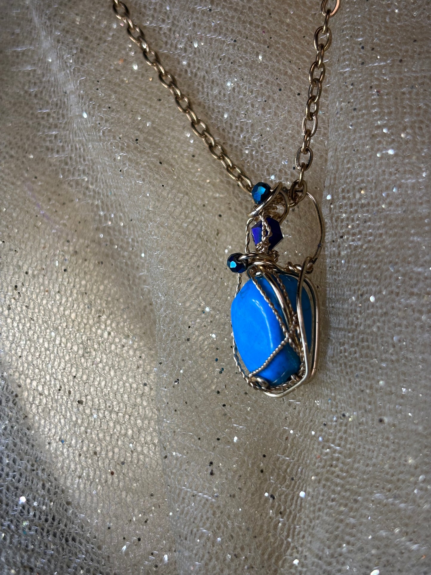 Sky Tide: Howlite Earrings, earring, and pendant set ￼