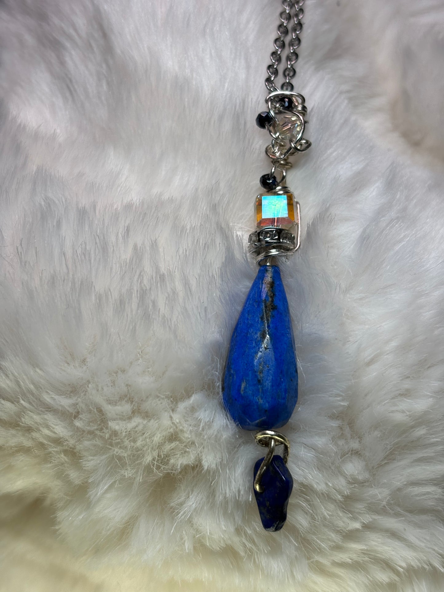 Queen of the night: lapis pendant (set available )￼