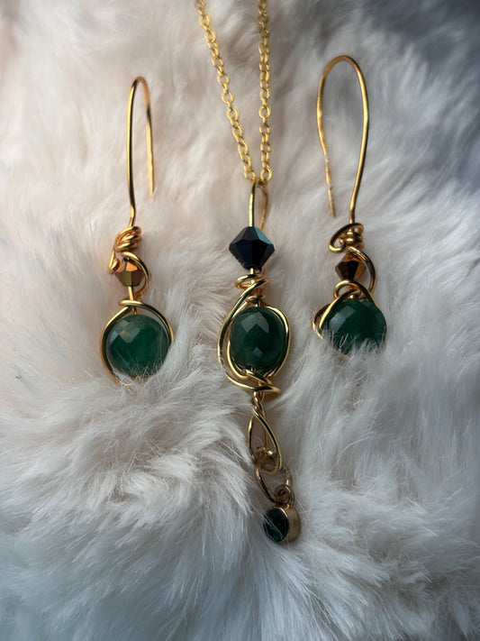 Evergreen Queen: Nephrite pendant,   Nephrite pendant and earring set ￼
