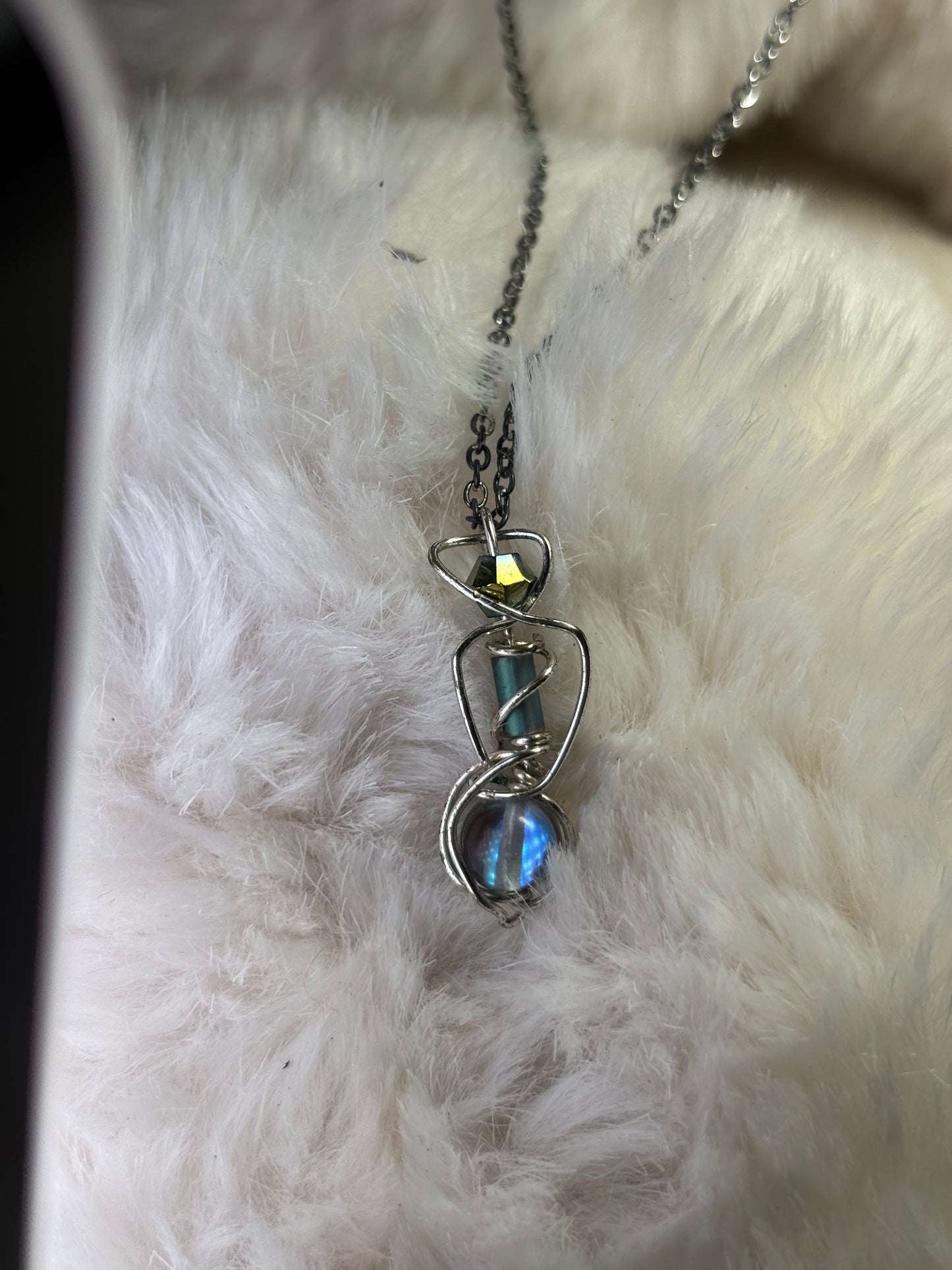 Feline Focus: cat’s Eye earrings      (set available)