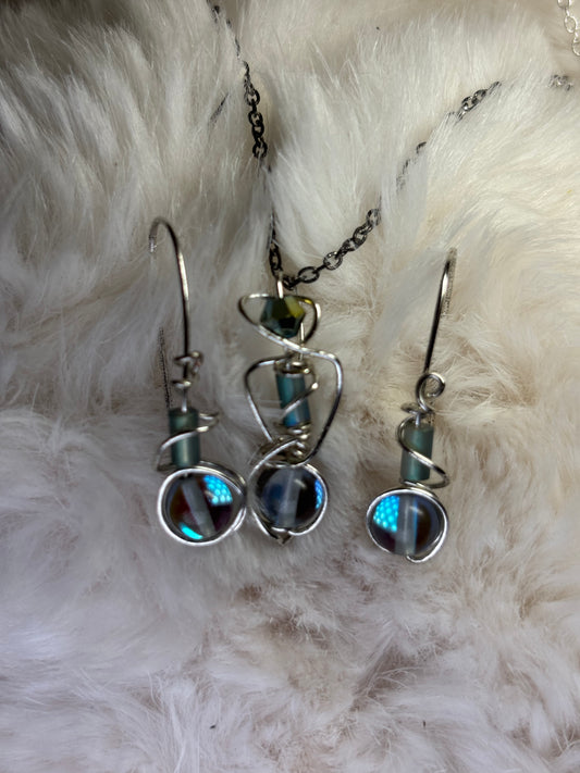 Feline Focus: cat’s Eye earrings      (set available)