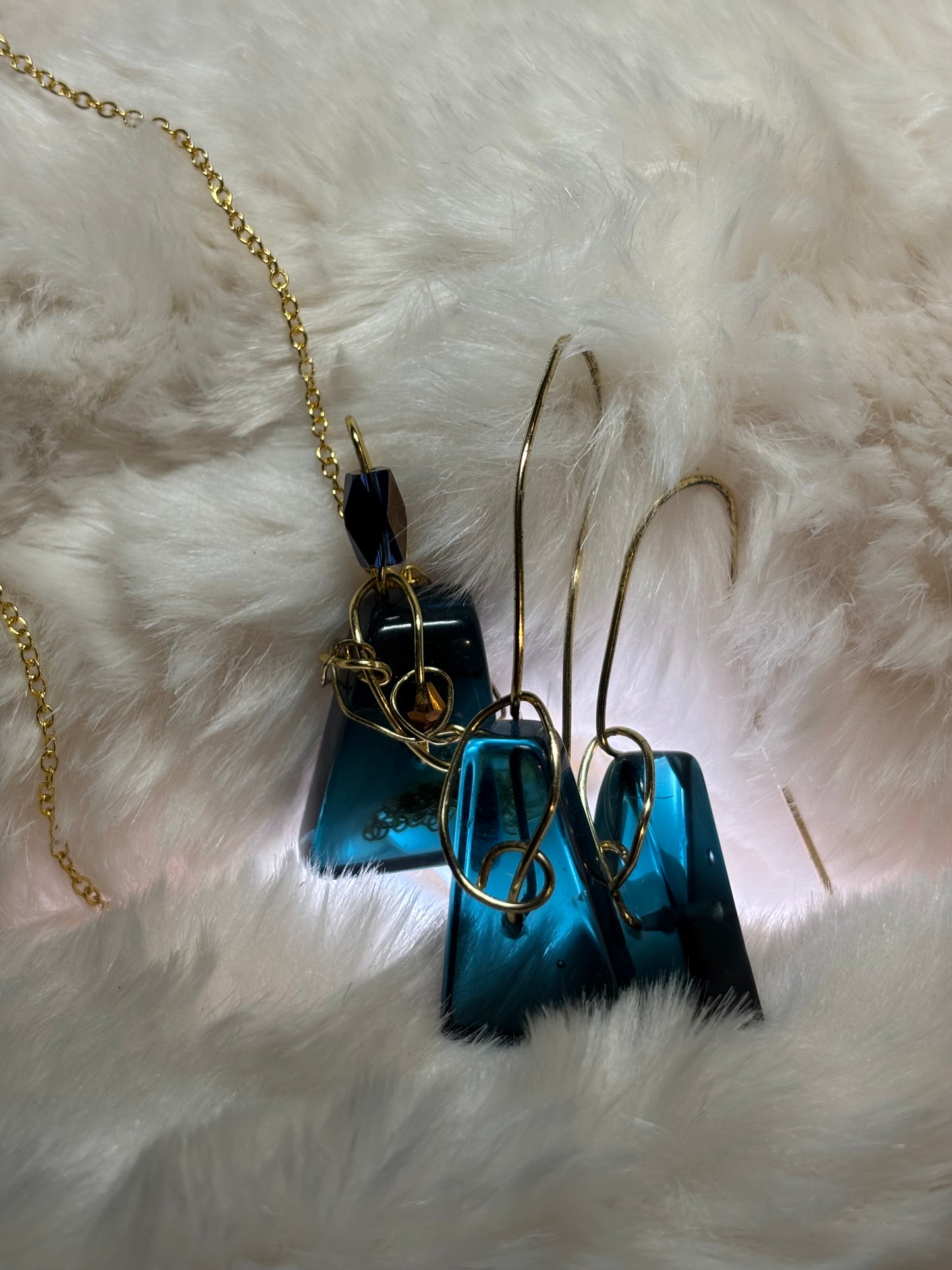 Blue Hour Drops
Candy Collection – Twilight Edition Earring/Pendant Set