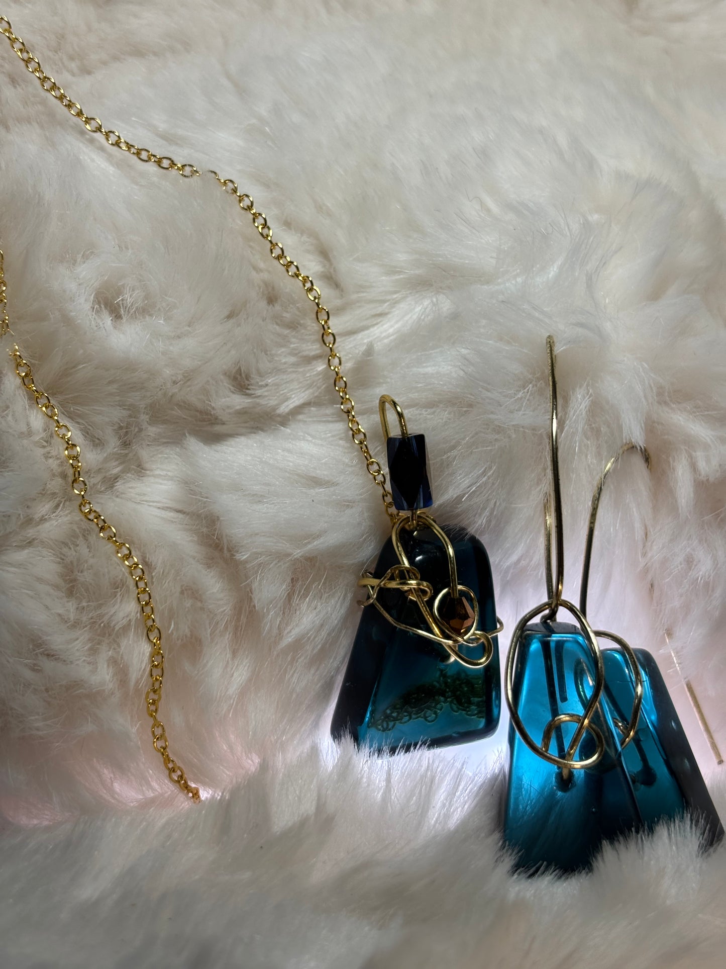 Blue Hour Drops
Candy Collection – Twilight Edition Earring/Pendant Set