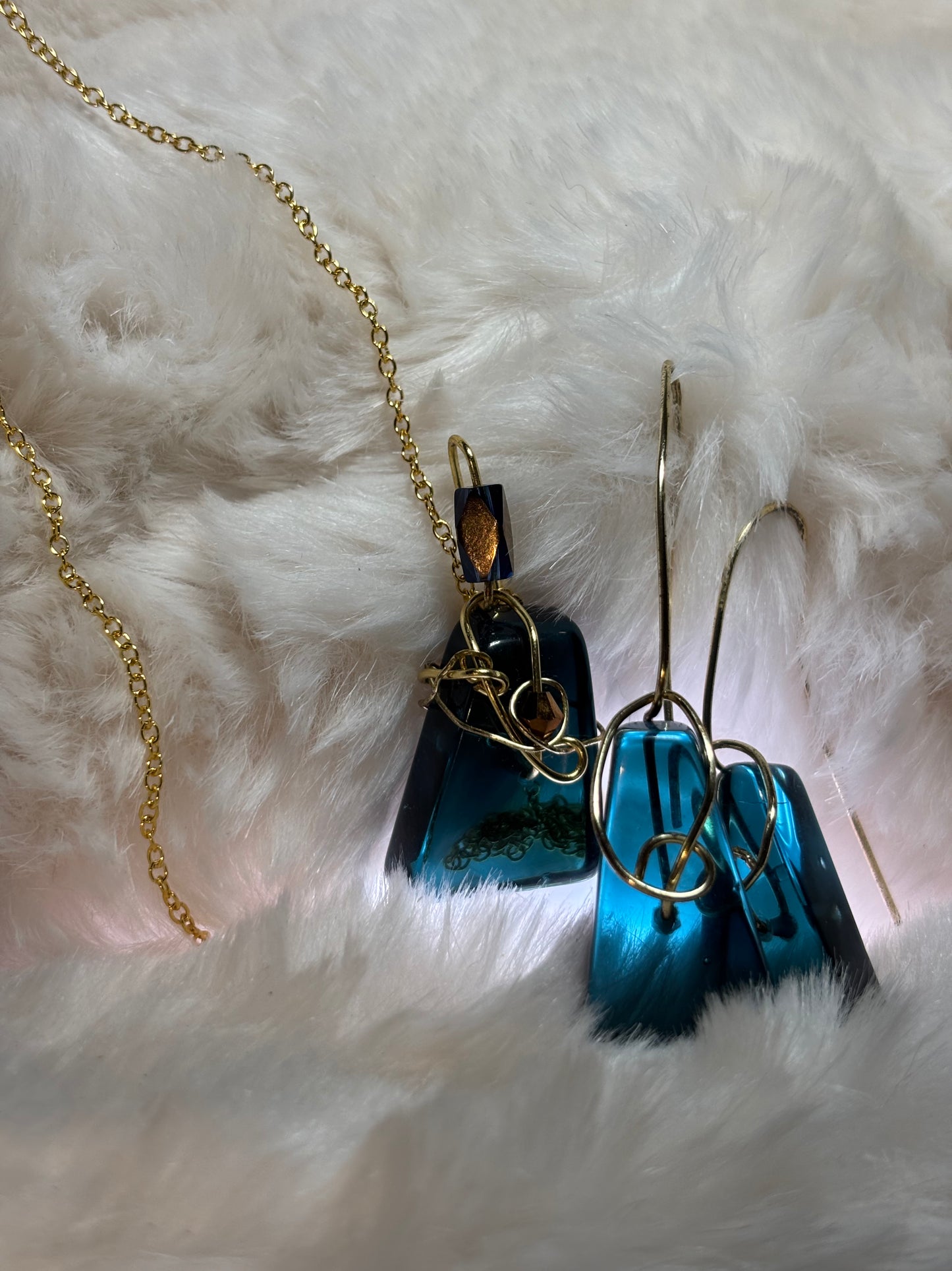 Blue Hour Drops
Candy Collection – Twilight Edition Earring/Pendant Set