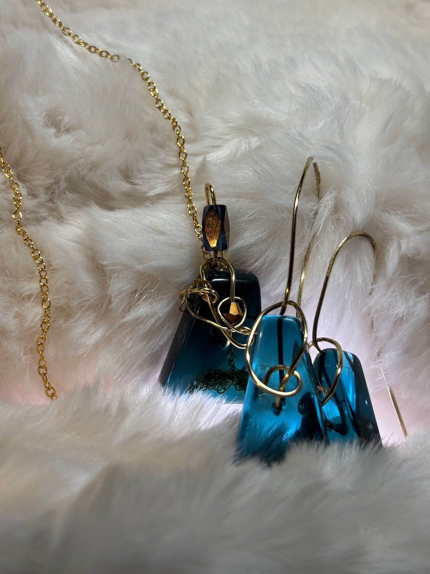 Blue Hour Drops
Candy Collection – Twilight Edition Earring/Pendant Set